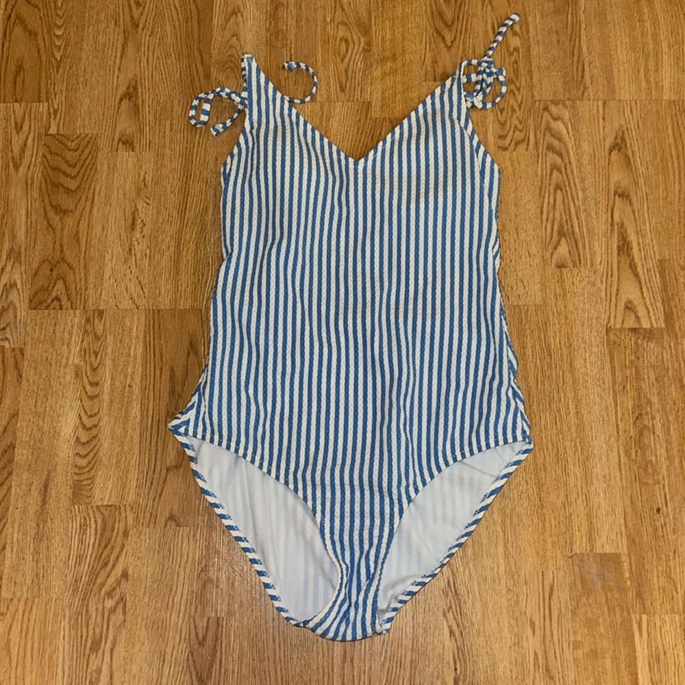 NWOT JESSICA SIMPSON ONE PIECE SWIM SUIT